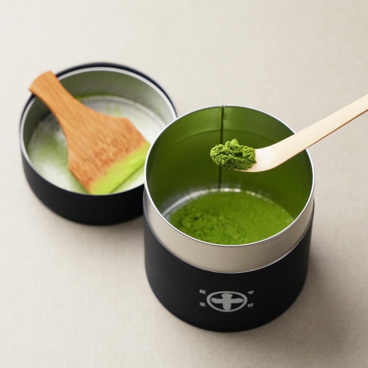 Using Nakamura Tokichi's Uji Maruto Matcha sifter and bamboo spatula, the matcha is sifted until it has a smooth texture, and then scooped out with a bamboo spoon.