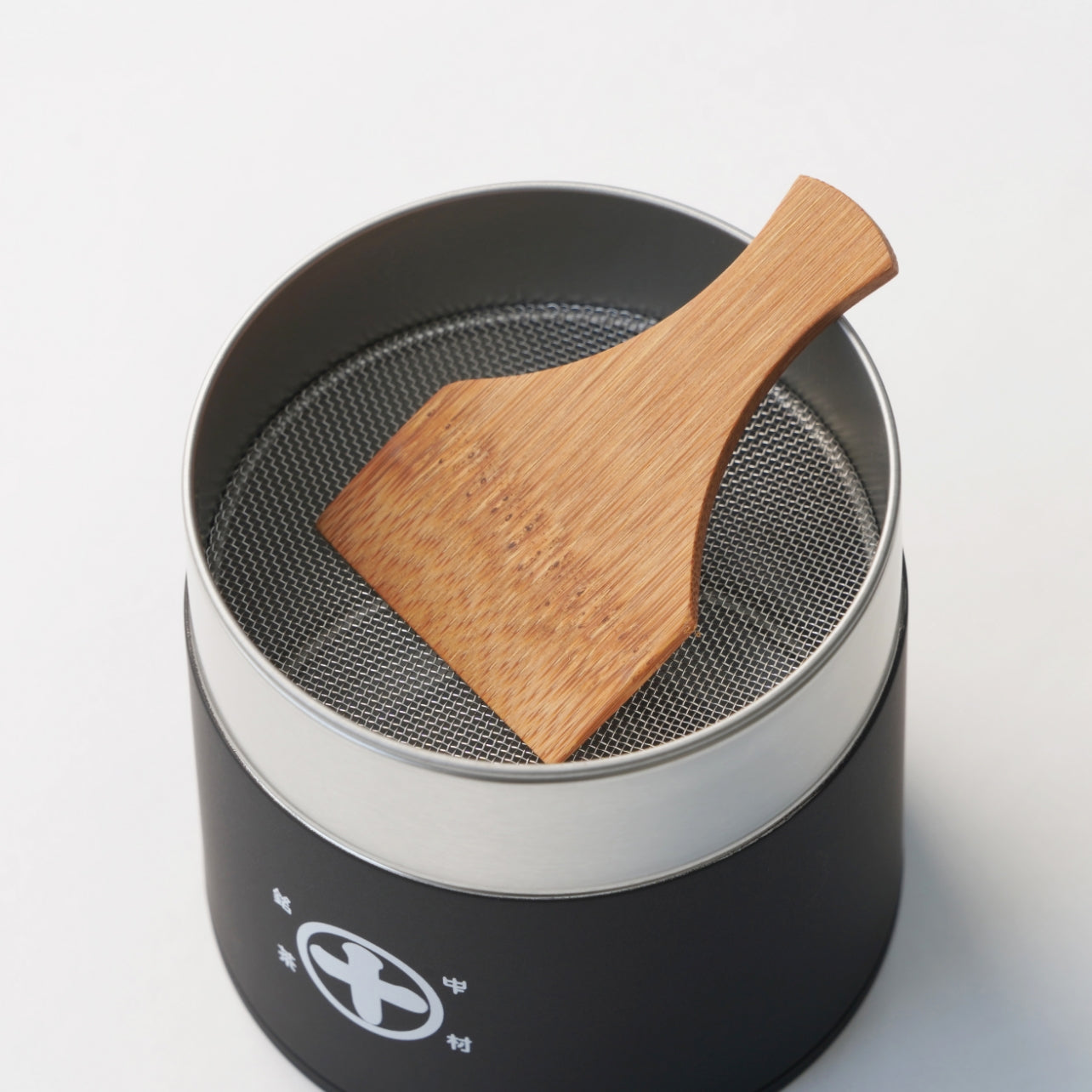 Nakamura Tokichi Uji Maruto Furuikan Matcha Sifter Tin with Takehera bamboo spatula